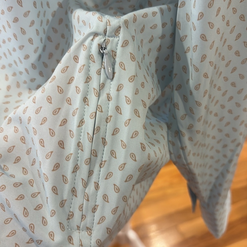 Lands End women’s button down shirt. Poly/Spandex blend.  Size L - Picture 5 of 7